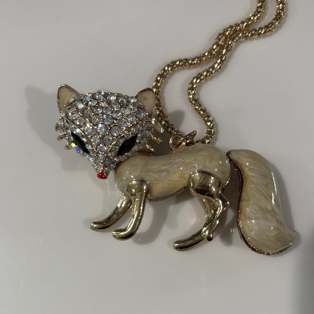 Chic Gold and Cream Fox Pendant Necklace